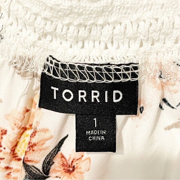 TORRID Plus Size 1X IVORY‎ FLORAL GEORGETTE COLD SHOULDER BLOUSE - Picture 4 of 6